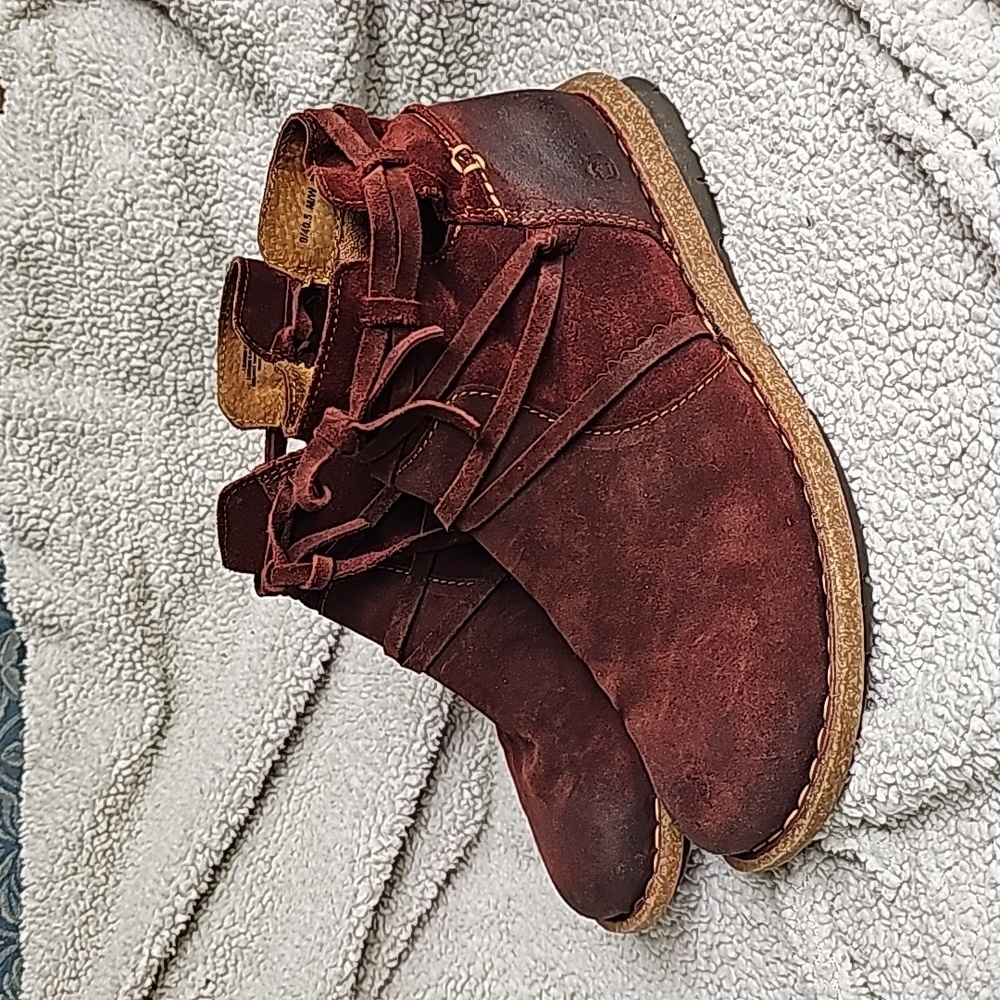 Born Leather Zippered Bootie